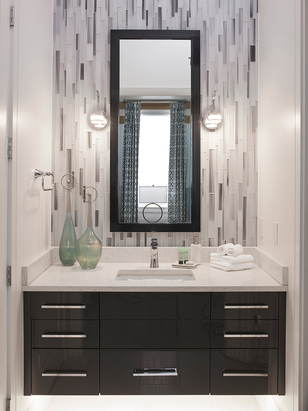 Small gray lazy image